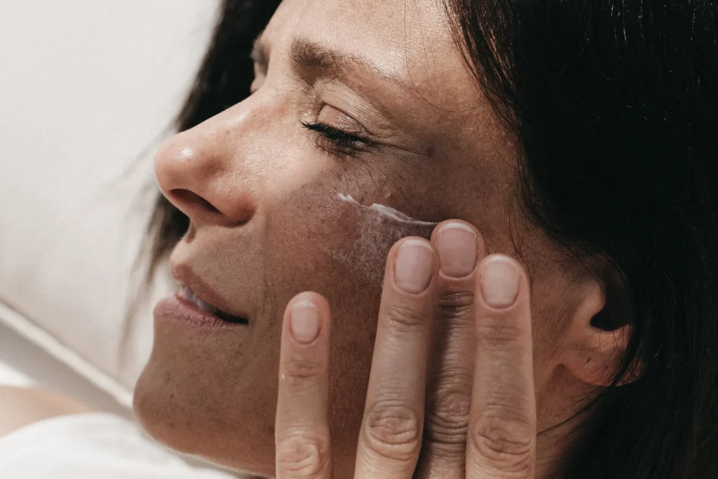 micro-skincare routine viso donna matura